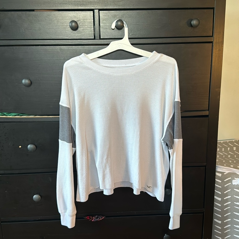 hollister long sleeve sweater with grey on sleeves